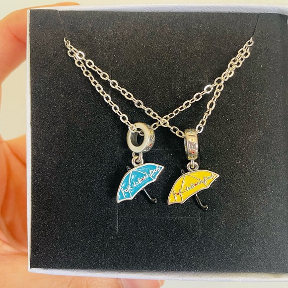 FRIENDS TV SHOW NECKLACES - Picture 2 of 5